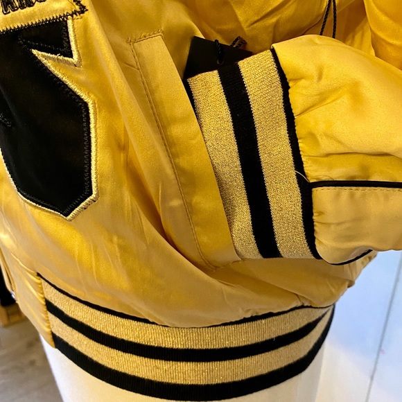 LF pumper Spartans gold Jacket ⭐️ NWT - Picture 11 of 14